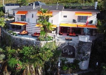 Traumvilla am Lago Maggiore, in Gerra Gambarogno. Mit direktem Seeanstoss und Bootsplatz